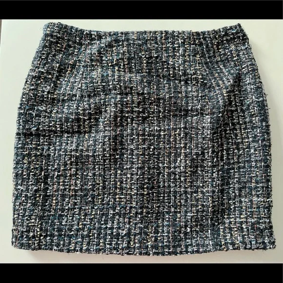 Textured Mini Skirt - Picture 5 of 8